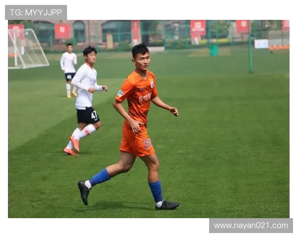 中国国青队迎战巴西队青春对决展现足球新生力量与激情